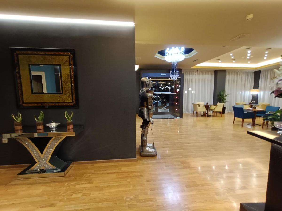 Queens Leriotis Hotel Pireo Esterno foto
