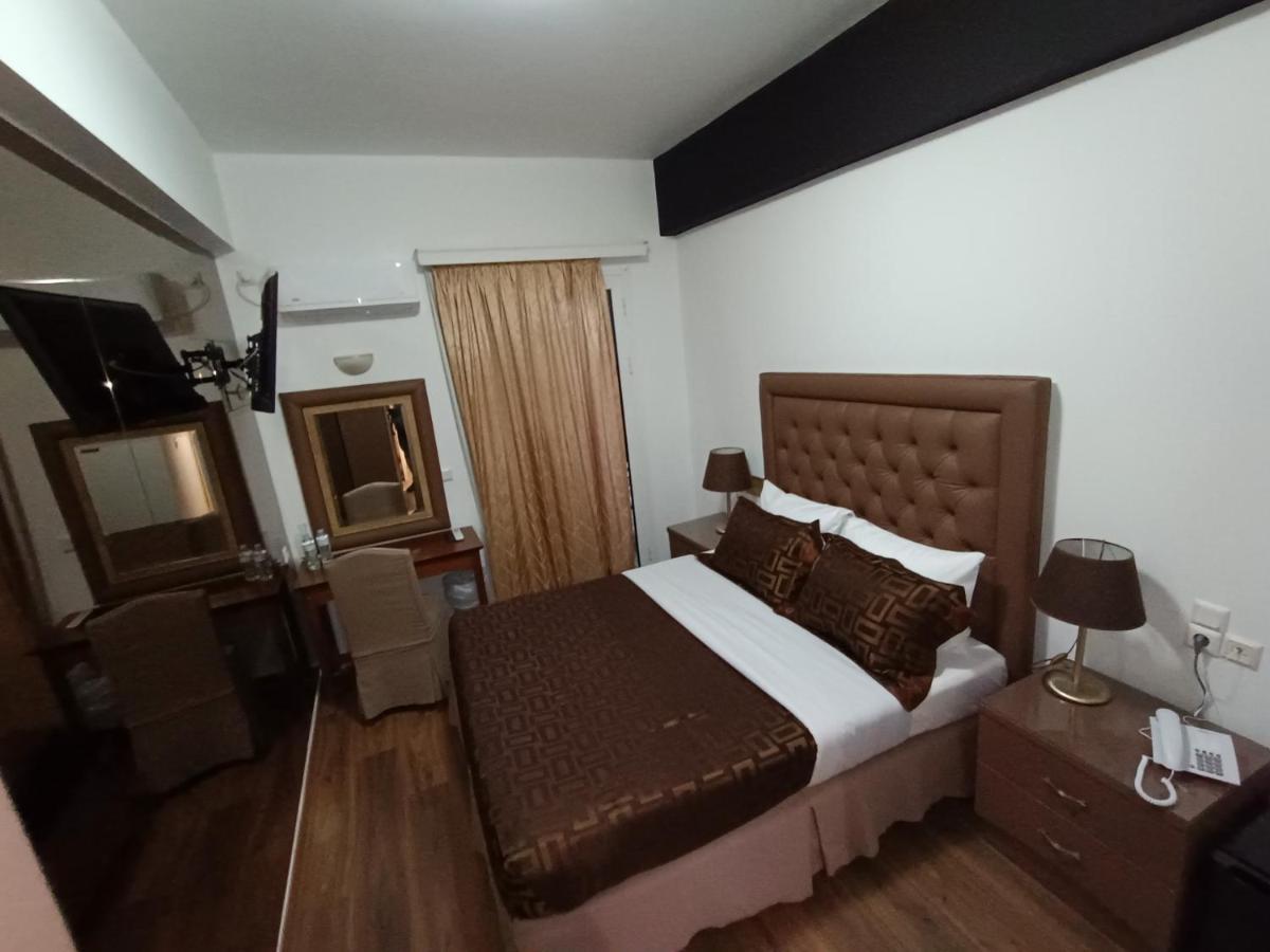 Queens Leriotis Hotel Pireo Esterno foto