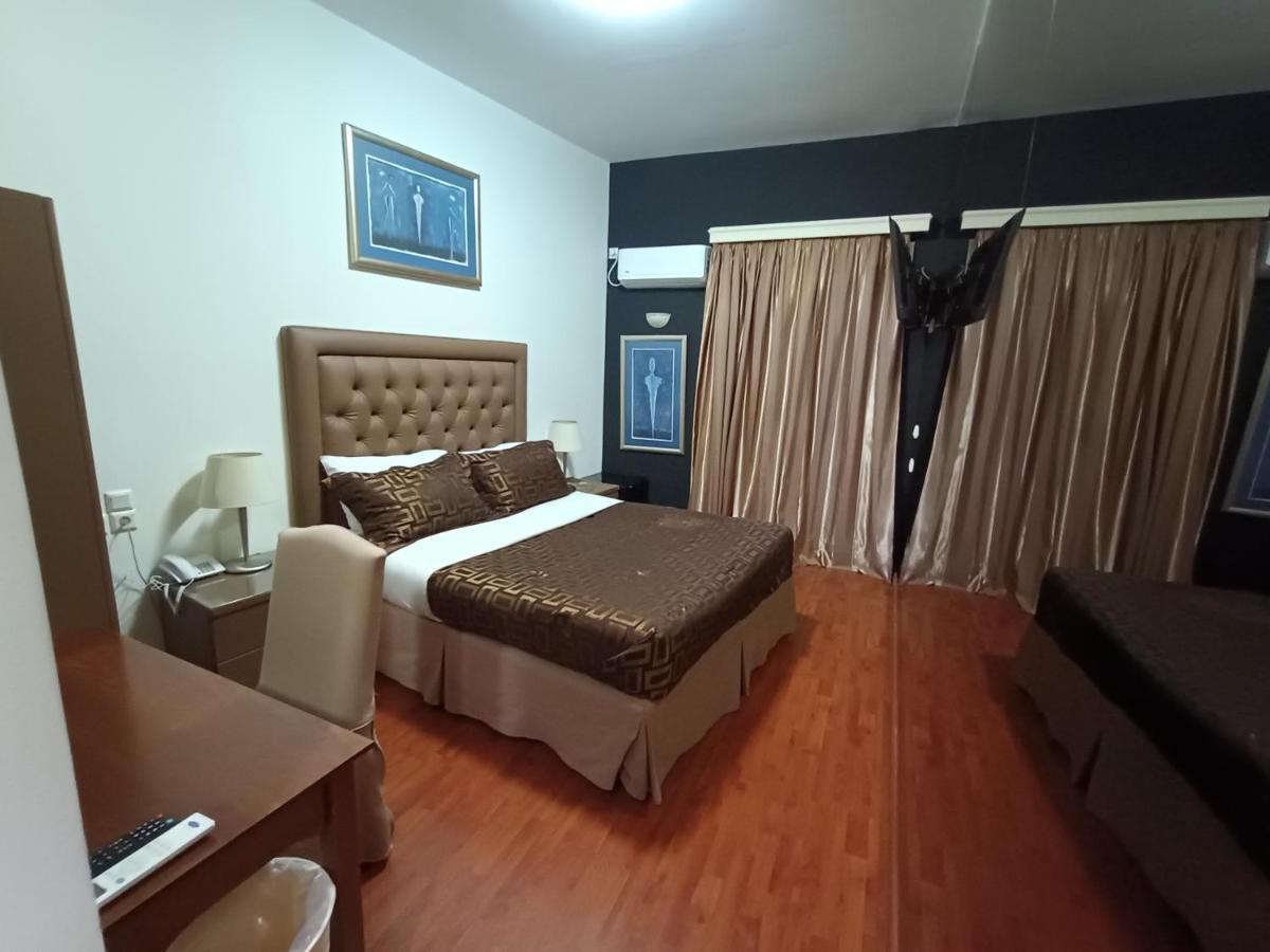 Queens Leriotis Hotel Pireo Esterno foto