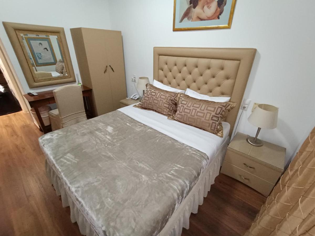 Queens Leriotis Hotel Pireo Esterno foto