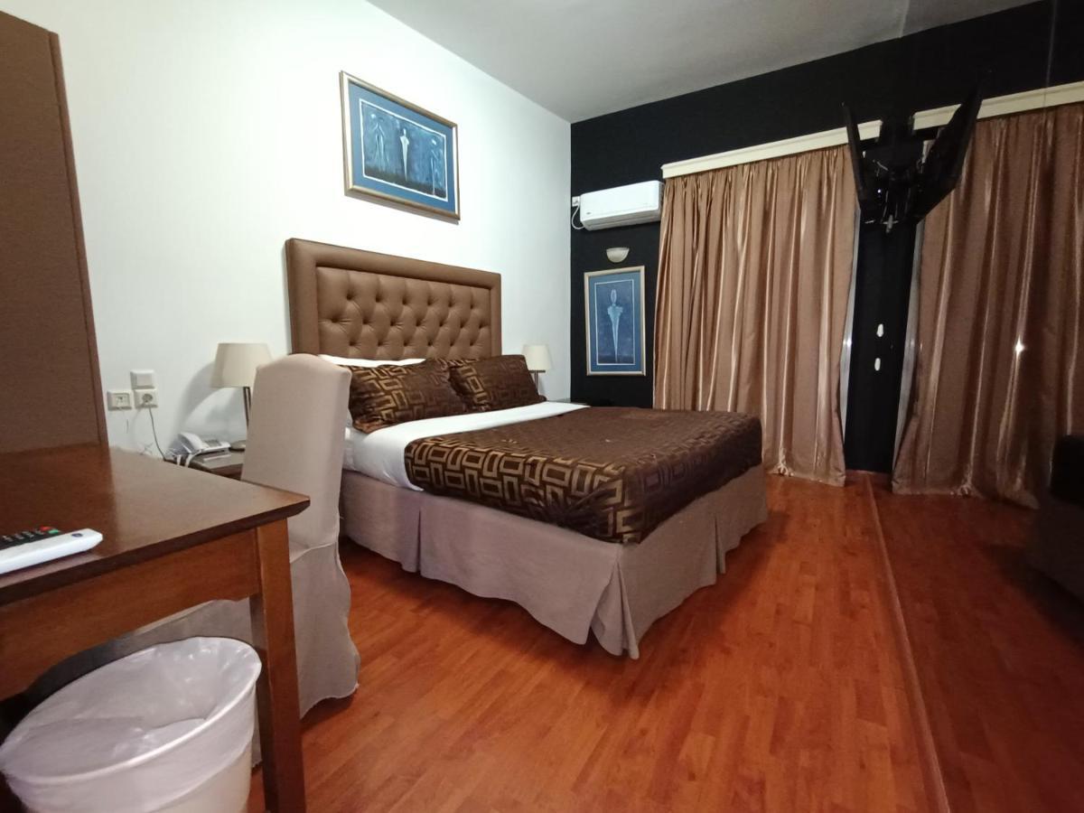 Queens Leriotis Hotel Pireo Esterno foto