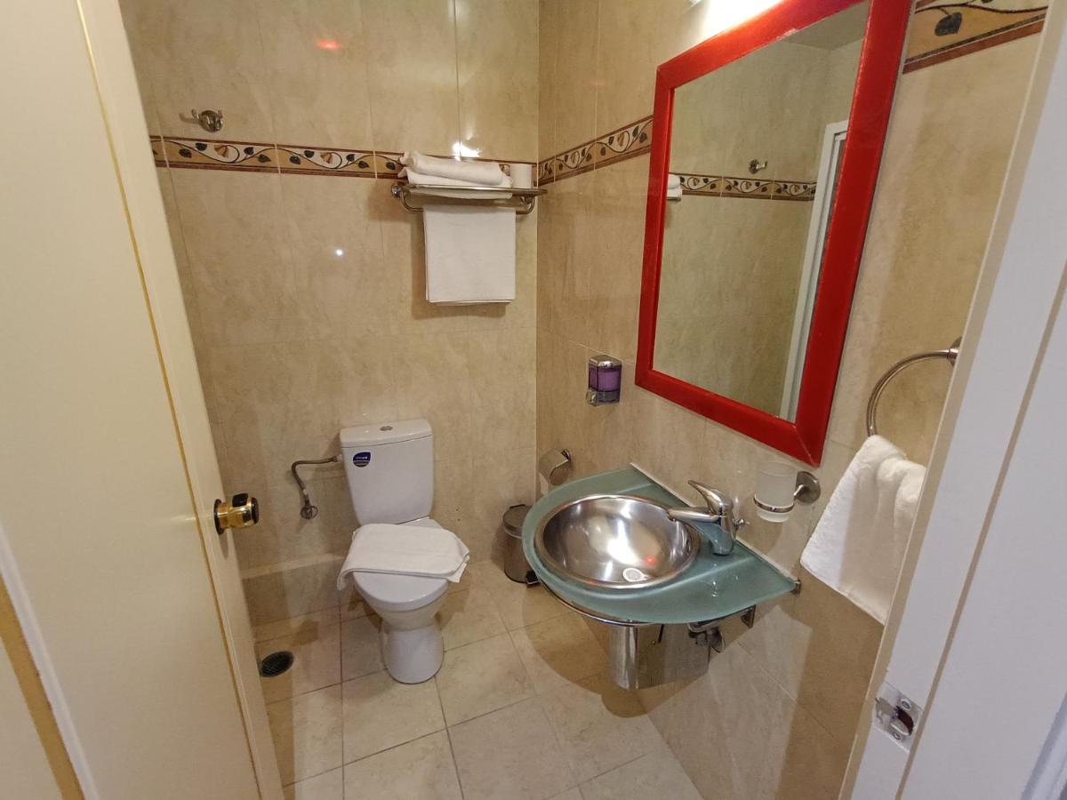 Queens Leriotis Hotel Pireo Esterno foto