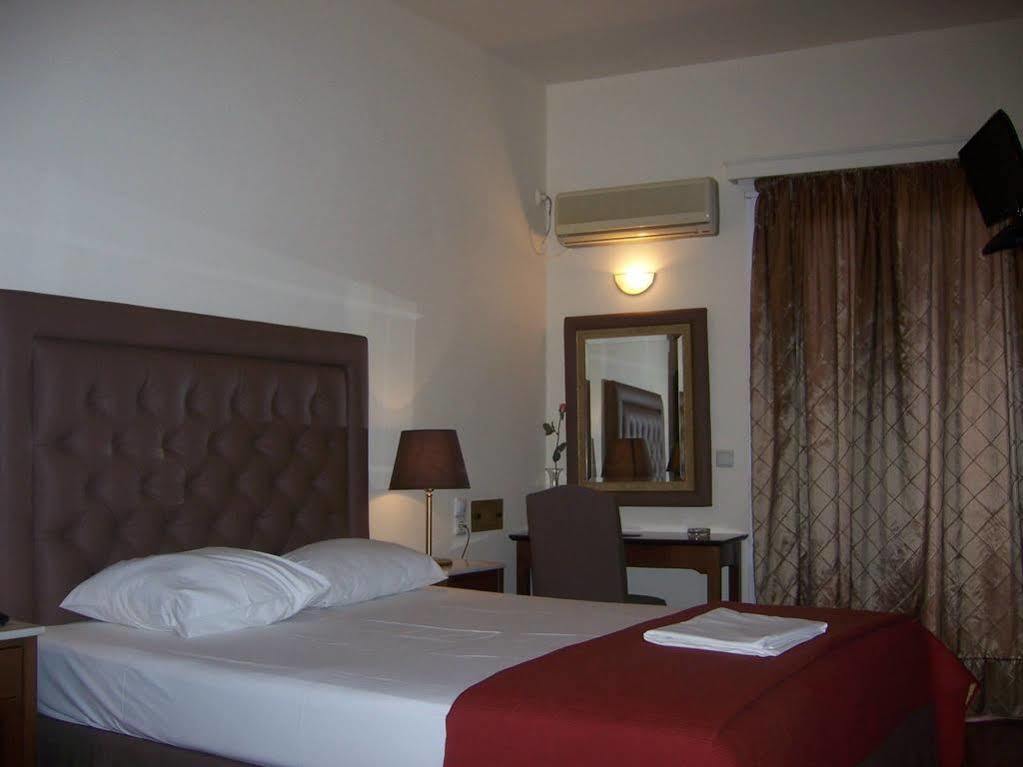 Queens Leriotis Hotel Pireo Esterno foto