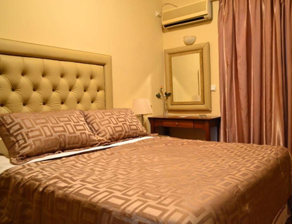 Queens Leriotis Hotel Pireo Esterno foto