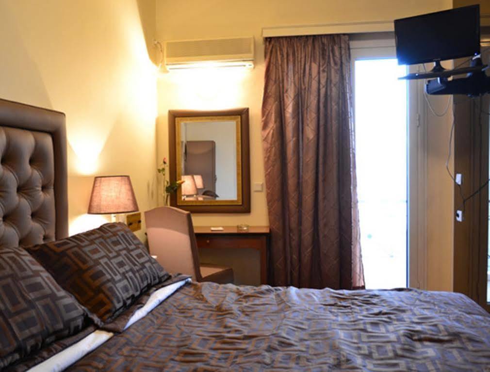 Queens Leriotis Hotel Pireo Esterno foto