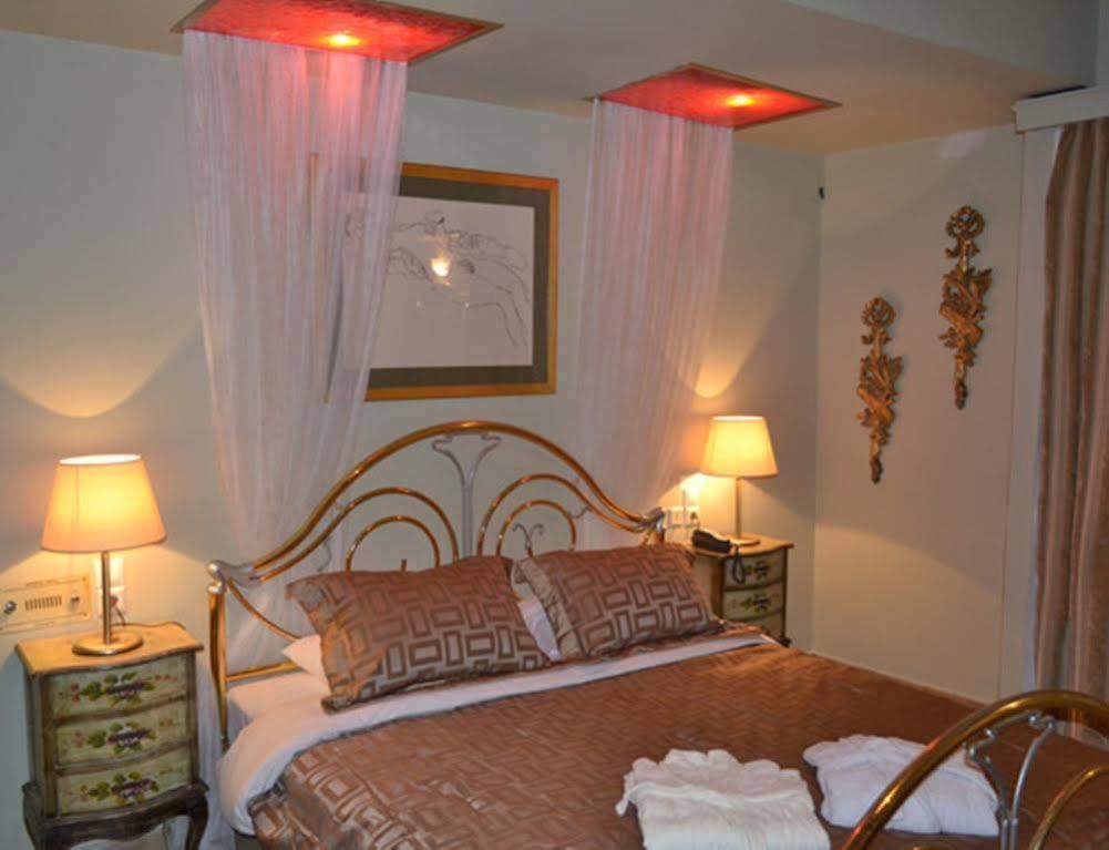 Queens Leriotis Hotel Pireo Esterno foto